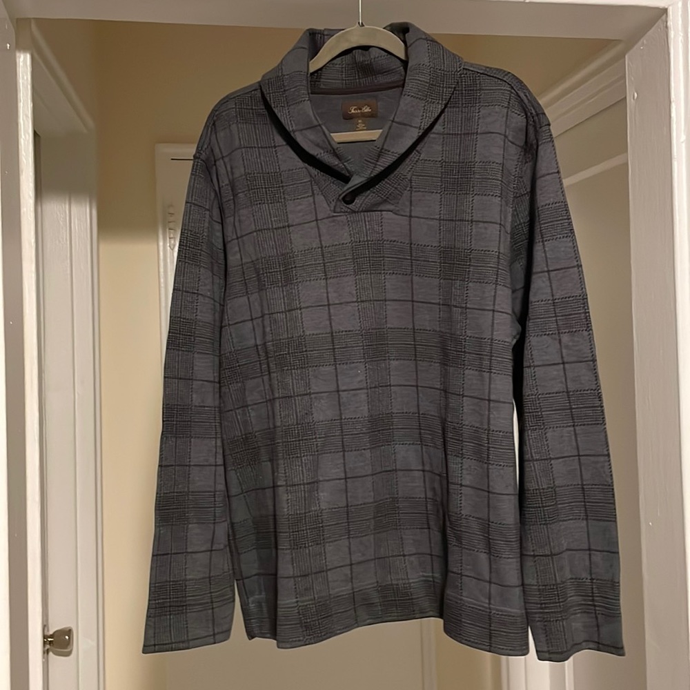 Men’s Grey/Black Plaid Sweater - size XL